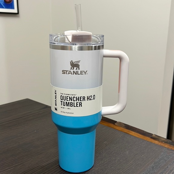 Stanley Other - Stanley 40 oz Pool Ombré Flowstate Tumbler